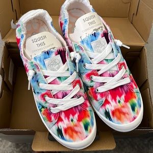 ROXY Bayshore slip ons size 8